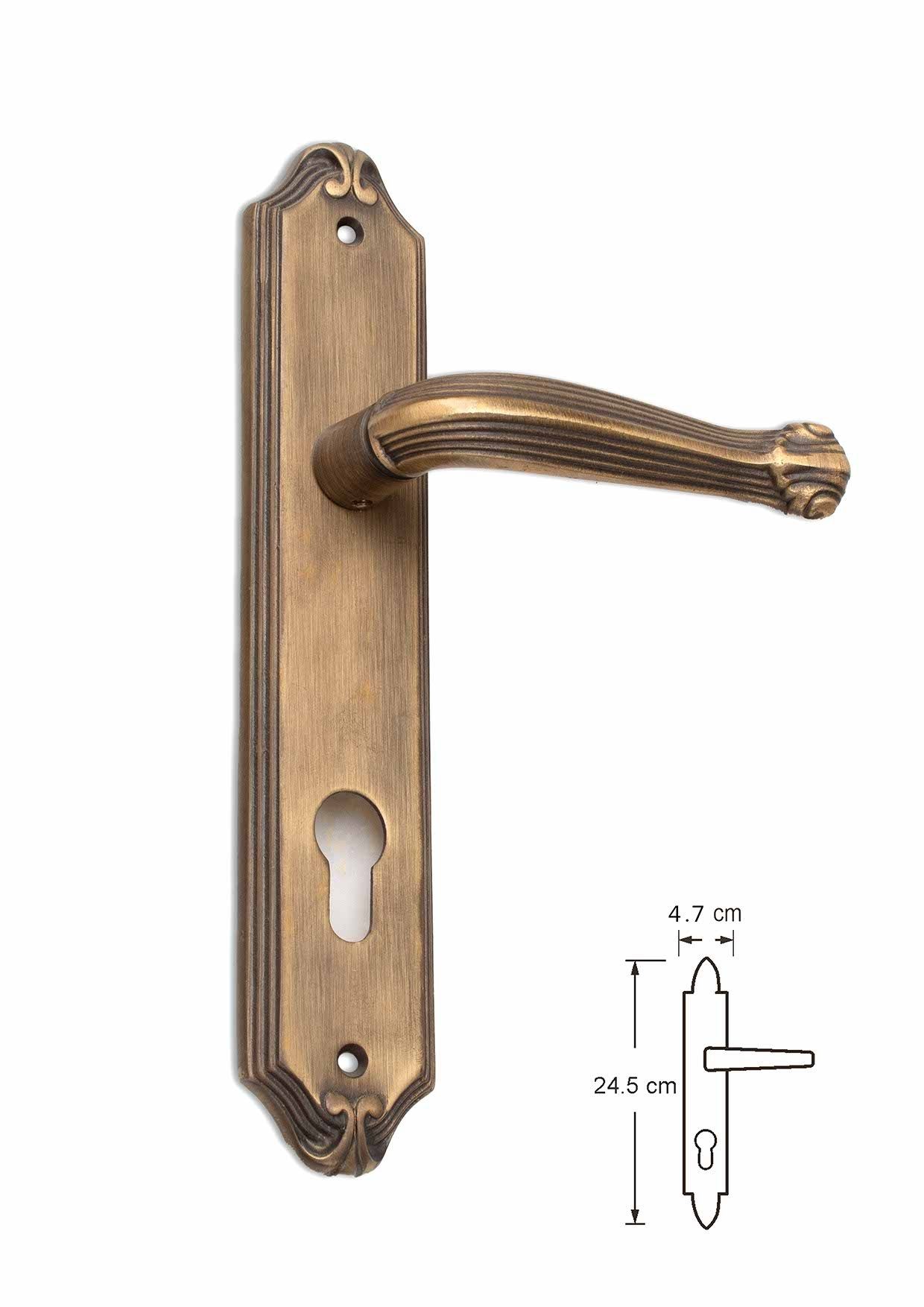 Custom Brass Pull Handles: Artisanal Elegance for Your Doors